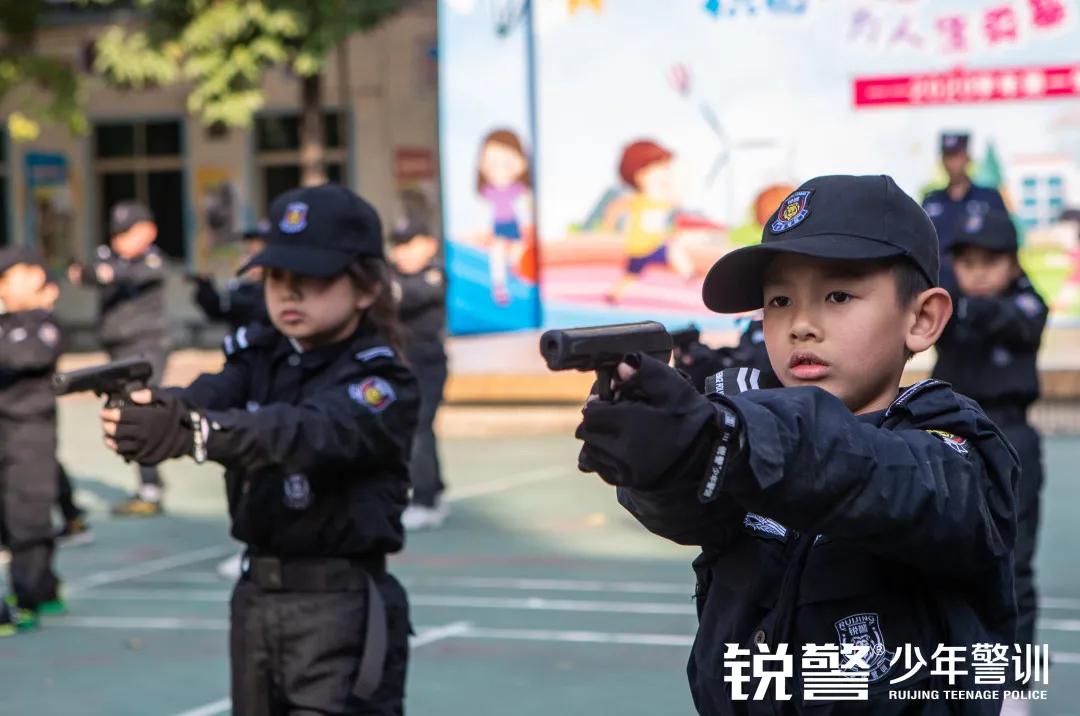 锐警少年警训：海珠区新港中路小学假前安全特警护卫营圆满收官