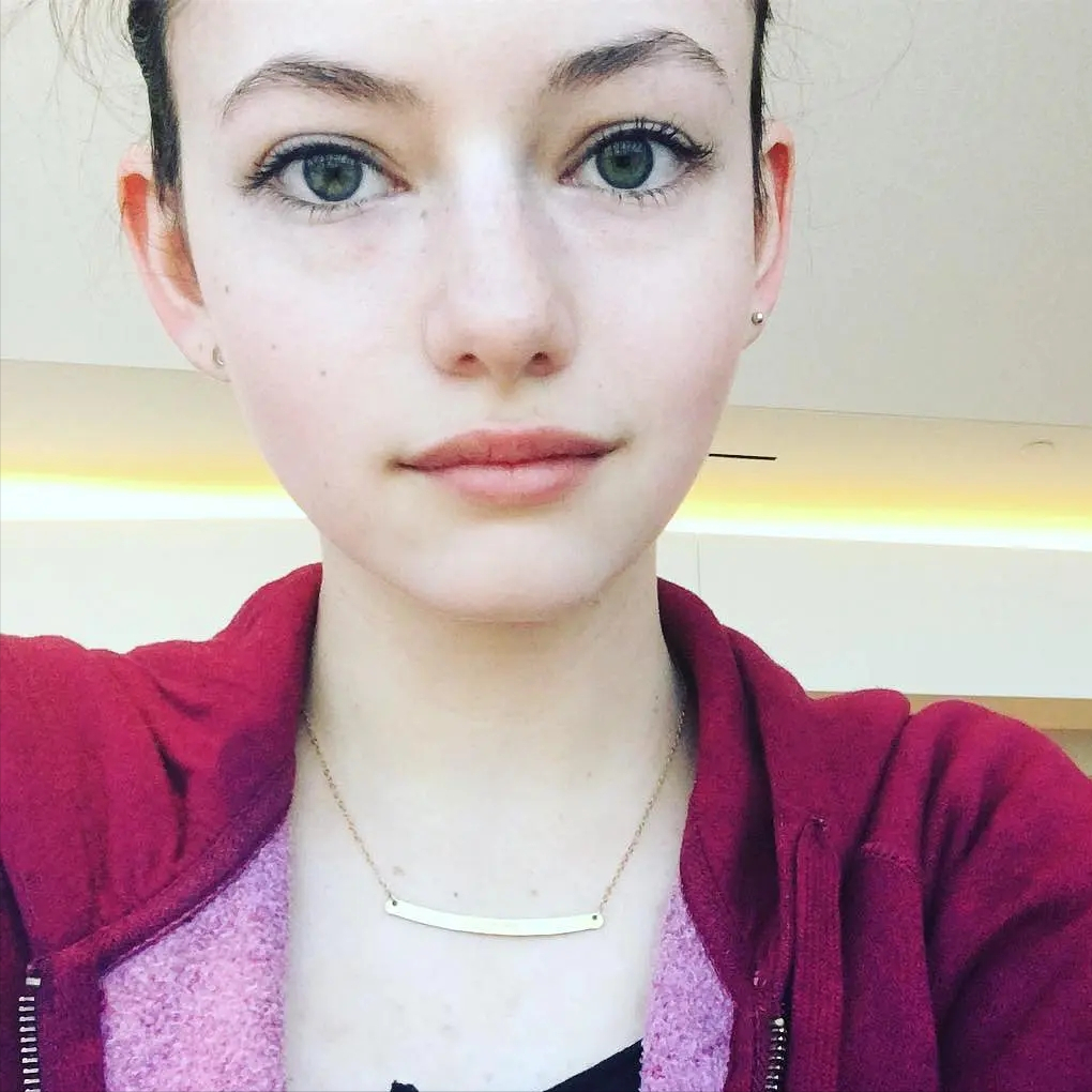 “暮光之城”那个小女孩如今已经21岁了，昔日的