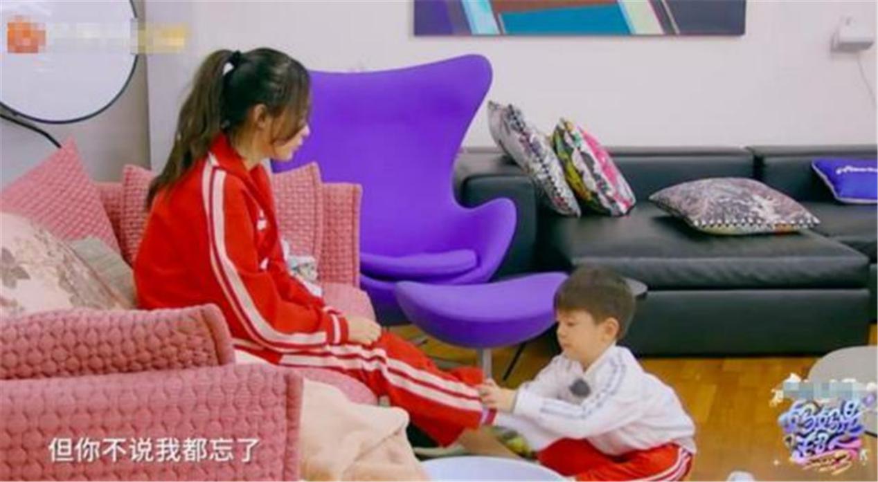 嗯哼被同學欺負找媽媽哭訴，霍思燕的做法獲點贊：管教得真好