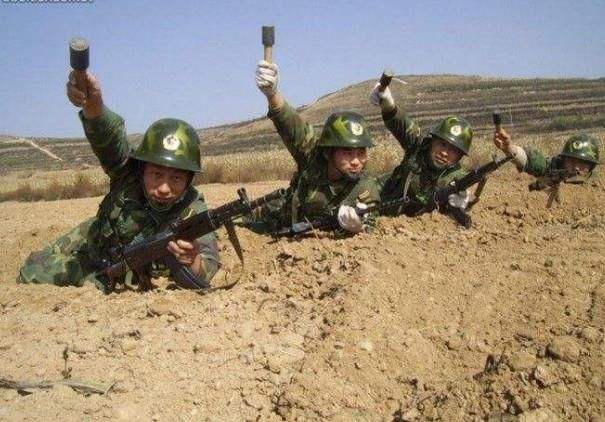 为什么中国军队至今还用木柄手榴弹？真实原因却是库存量让人头疼