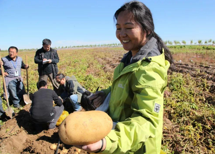 Emigrant 100 beyond, yellow River drive up many meters 300, this ability is real hill sea passion