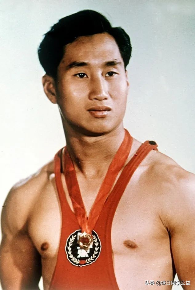 探冠军，颂党恩。红色精神与体育精神相辉映——记绿日同学公益红色文化小天使到广州亚博馆参观学习冠军精神