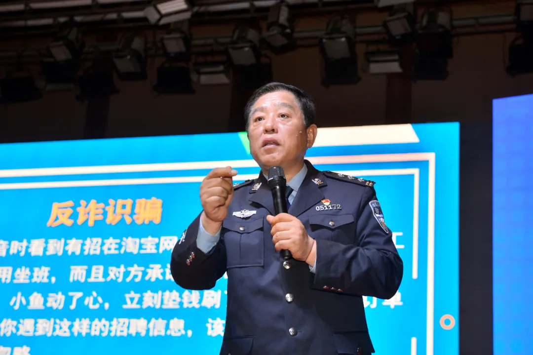 湘潭公安"做自己的首席安全官"警营开放活动走进湖南工程学院