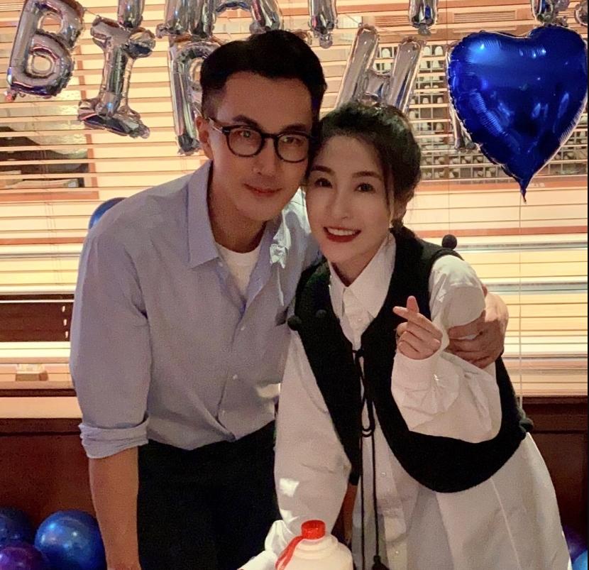 Hong Kong star Lin Xiawei's birthday, and Hawick Lau attended the venue ...