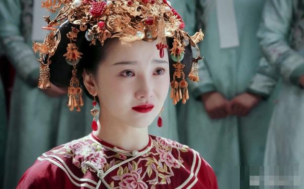 《斛珠夫人》终于公布角色海报，女主杨幂虽美