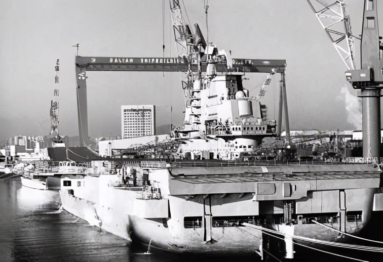 ������������ֻ��һ���������ӣ�������8000�๫���·;