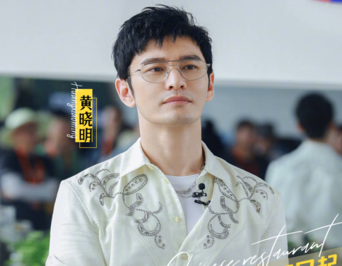 吴尊赤裸上身拍封面，秀八块腹肌青筋凸起，网友：流口水了