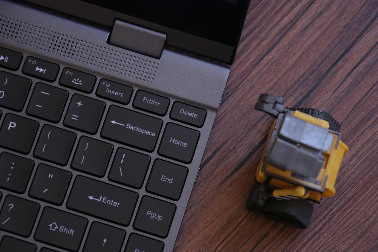 华为手机用户的轻办公利器—欧米多手机电脑，让移动办公轻装上阵