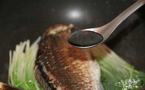 图片[6]-葱烧鲫鱼的做法步骤图 吃的连汤都不剩的鲫鱼做法 非常入味没-起舞食谱网