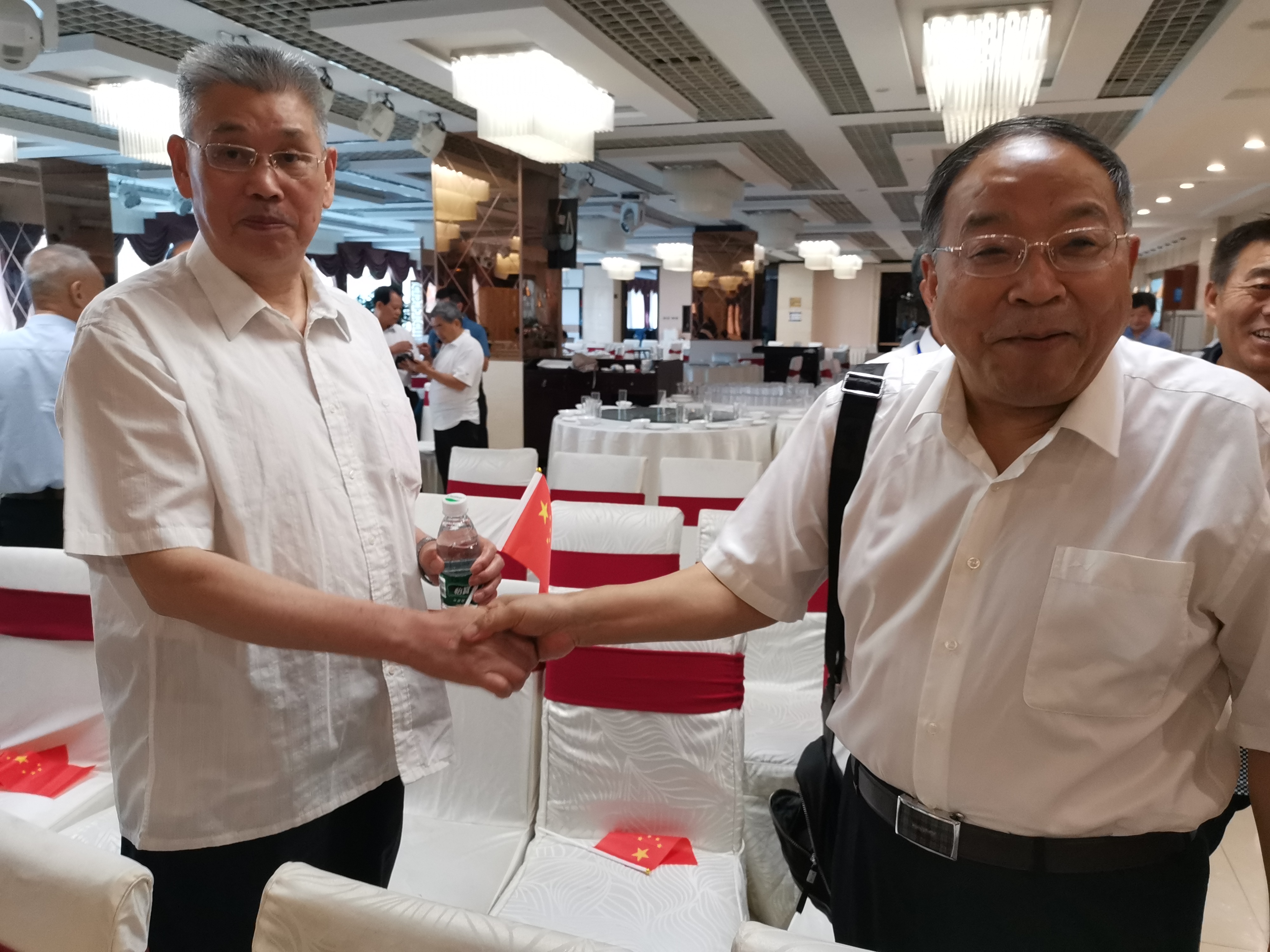 原鐵道兵五師、六師在蓉部分戰(zhàn)友慶“八一”聯(lián)誼會場面好感人