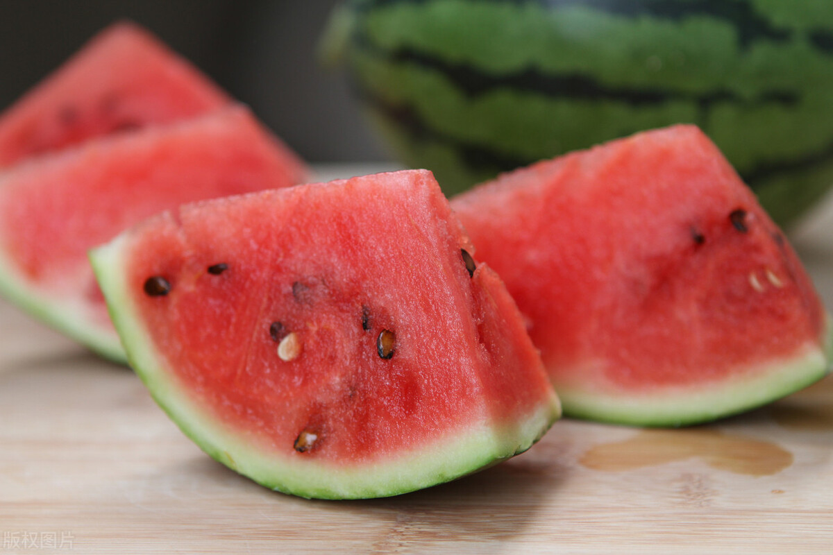It's rainy, humid and sultry. Eating some watermelon is good for your ...