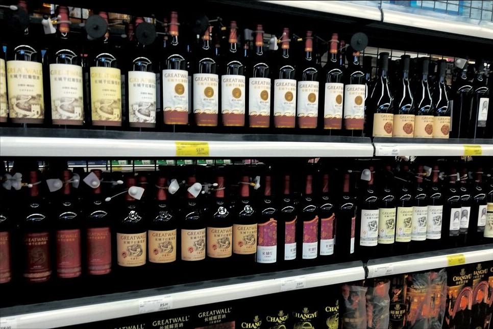 What is the "shelf life" of red wine?Can I still drink red wine that has been in my home for 10