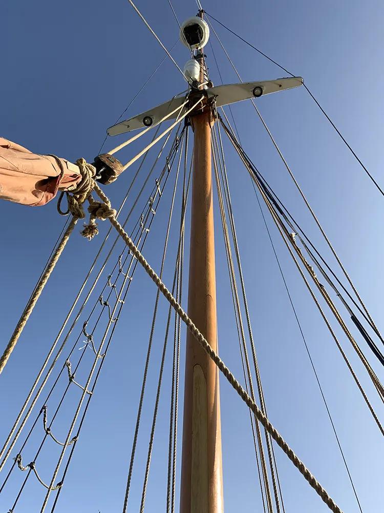 買下113歲的木制帆船，只為讓年輕人參與進來感受那種歷史氛圍