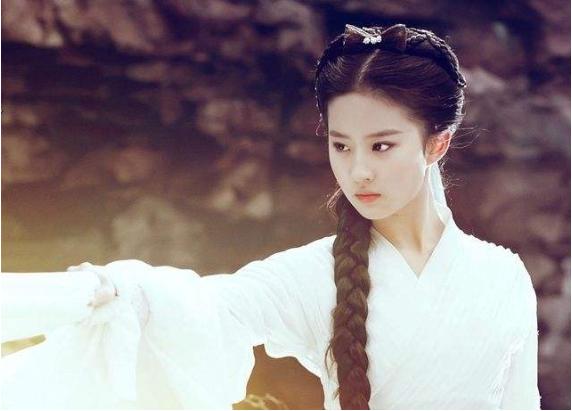 娇妻酷似刘亦菲，丈夫每天要亲吻10多次，妻子无