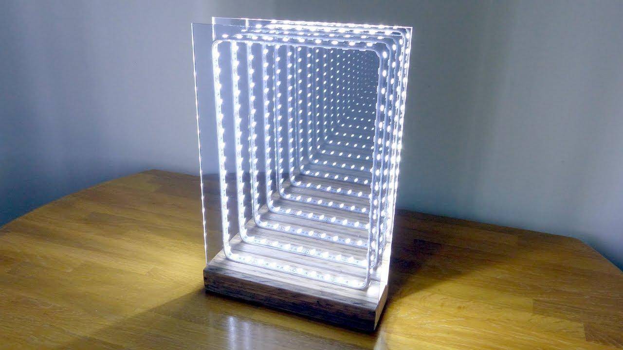你能用无限光线的反射镜把光传送到宇宙的边缘吗？