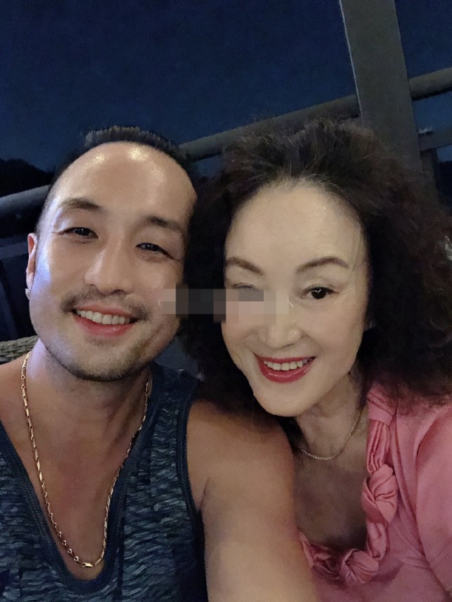 霍建华心如带女儿聚会，陈建州在现场拍余文乐意外曝光小海豚正面