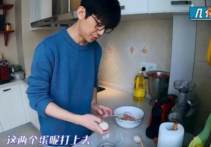 走进何炅在长沙的家，厨房里全是速食奶茶和泡