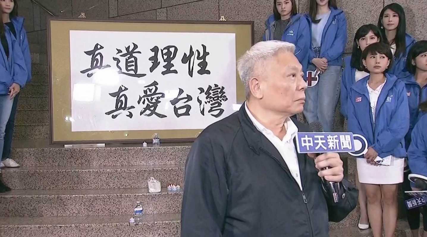 蔡英文捅�馬蜂窩�，這次不用大陸出手，島內已有人密集�開火�