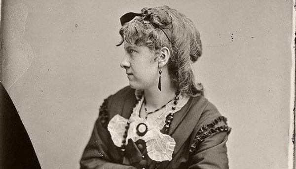 美国宅女：父亲去世，19岁继承6亿，宅家80年10