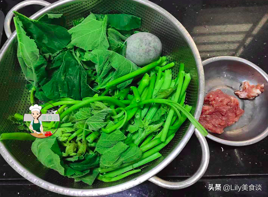 夏天這菜我常買，用手一撕一燙，澆上高湯，清甜爽口，一盤不夠吃