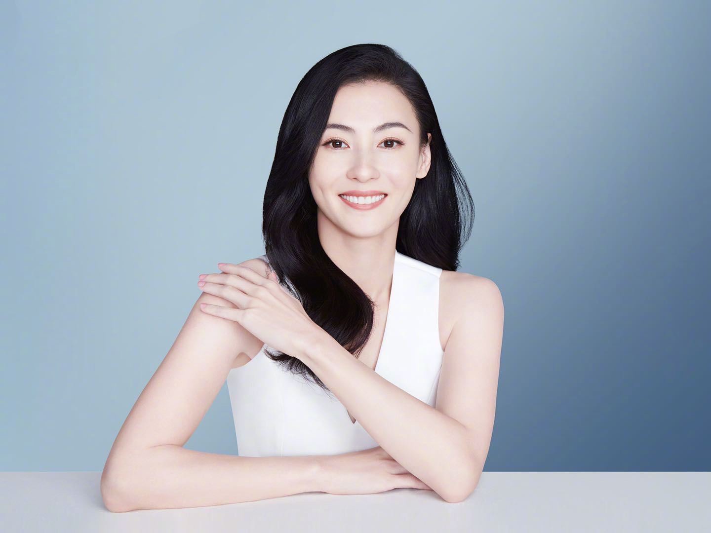 张柏芝晒合照为二儿子庆生，单亲妈妈不靠男人，越活越精彩