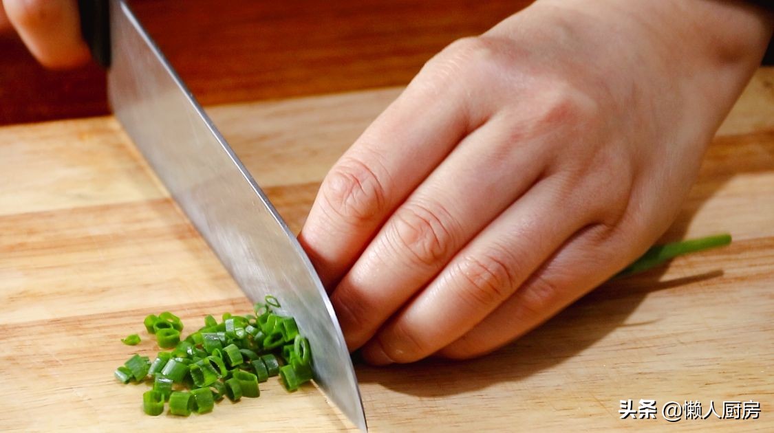 蘿蔔切成絲，打入3個荷包蛋，口味清爽不油膩，很多人沒這麼做過