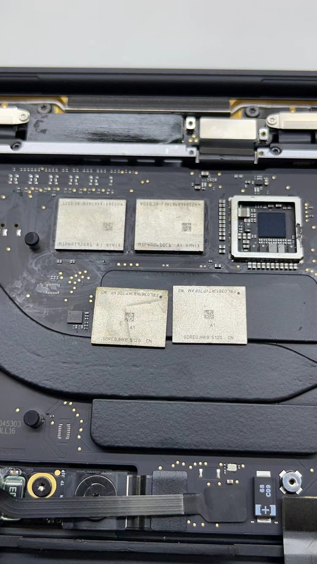 M1 Chip Outside Computer Chinese engineers cracked Apple's M1 chip and successfully expanded 16G ...