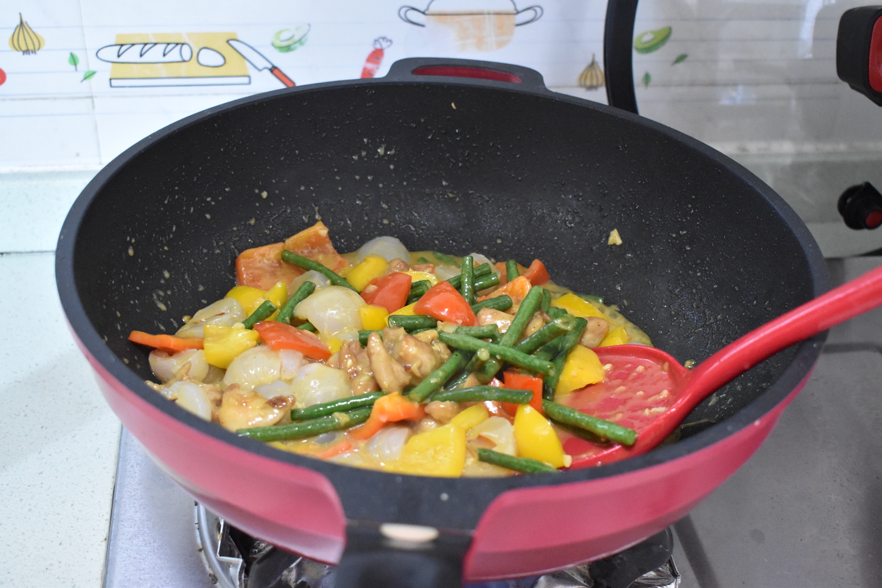 夏天少吃羊肉多吃它，搭配当季蔬菜简单炒一下，营养味美又下饭