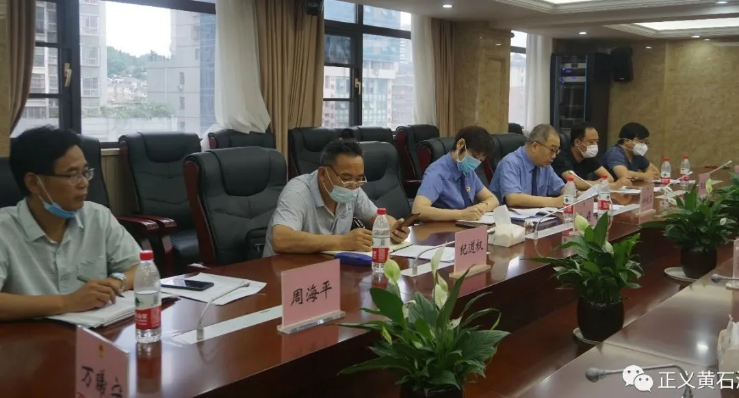 以公开促进公正，将办案置于“阳光之下”