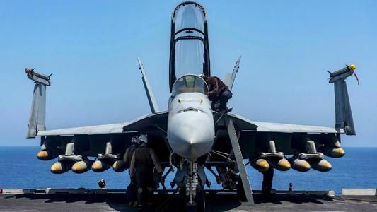 歼-15迎来最强劲对手，美售印57架现役舰载机，换装2艘航母