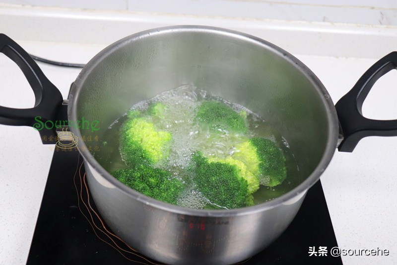 期末考了，給孩子做蛋炒飯時用四種食材，潤而不膩，孩子很喜歡吃