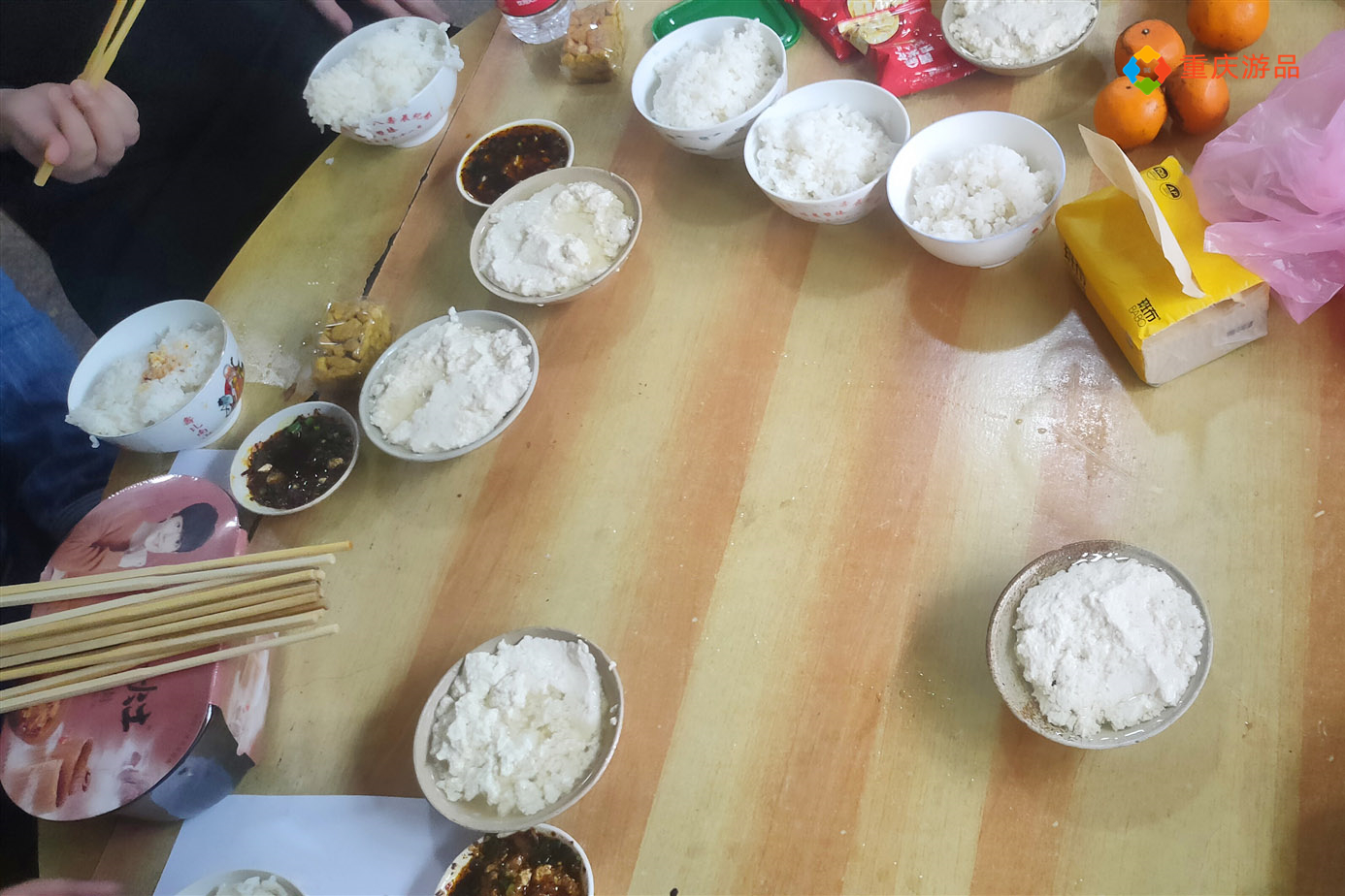 重庆南山上的涂山寺，花10块钱可以过一天，餐厅里还卖荤菜？