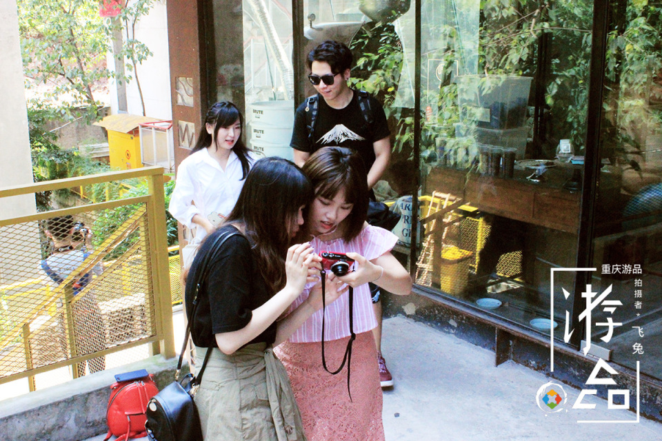 别再说重庆人是大老粗，火爆脾气的背后，是勇猛坚强的生命哲学