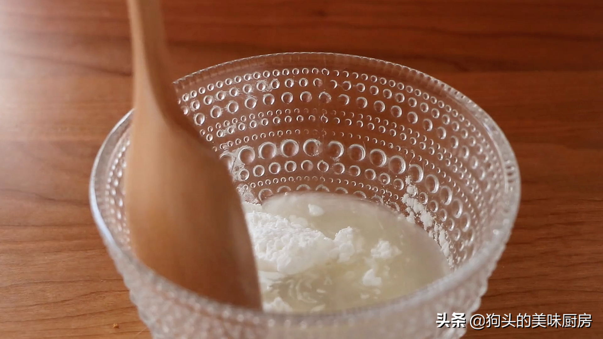 蛋餃用這個方法做，個個圓潤好看，簡單又方便，直接吃燉湯都可以