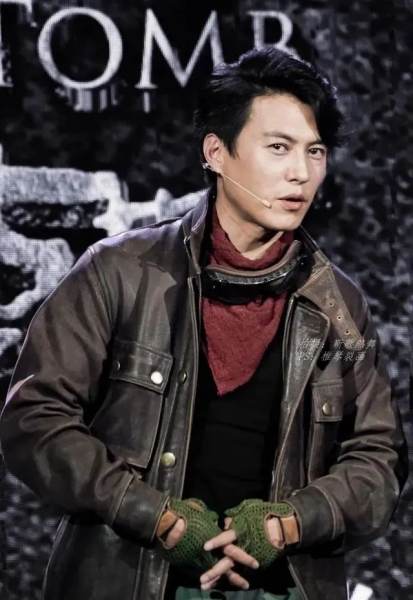 潘粤明连签5部鬼吹灯，为什么不选择之前合作过的靳东呢？