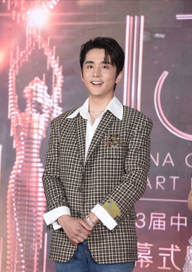 众星亮相金鹰节：宋茜出场方式好特别，谭松韵3兄妹生图太耐看