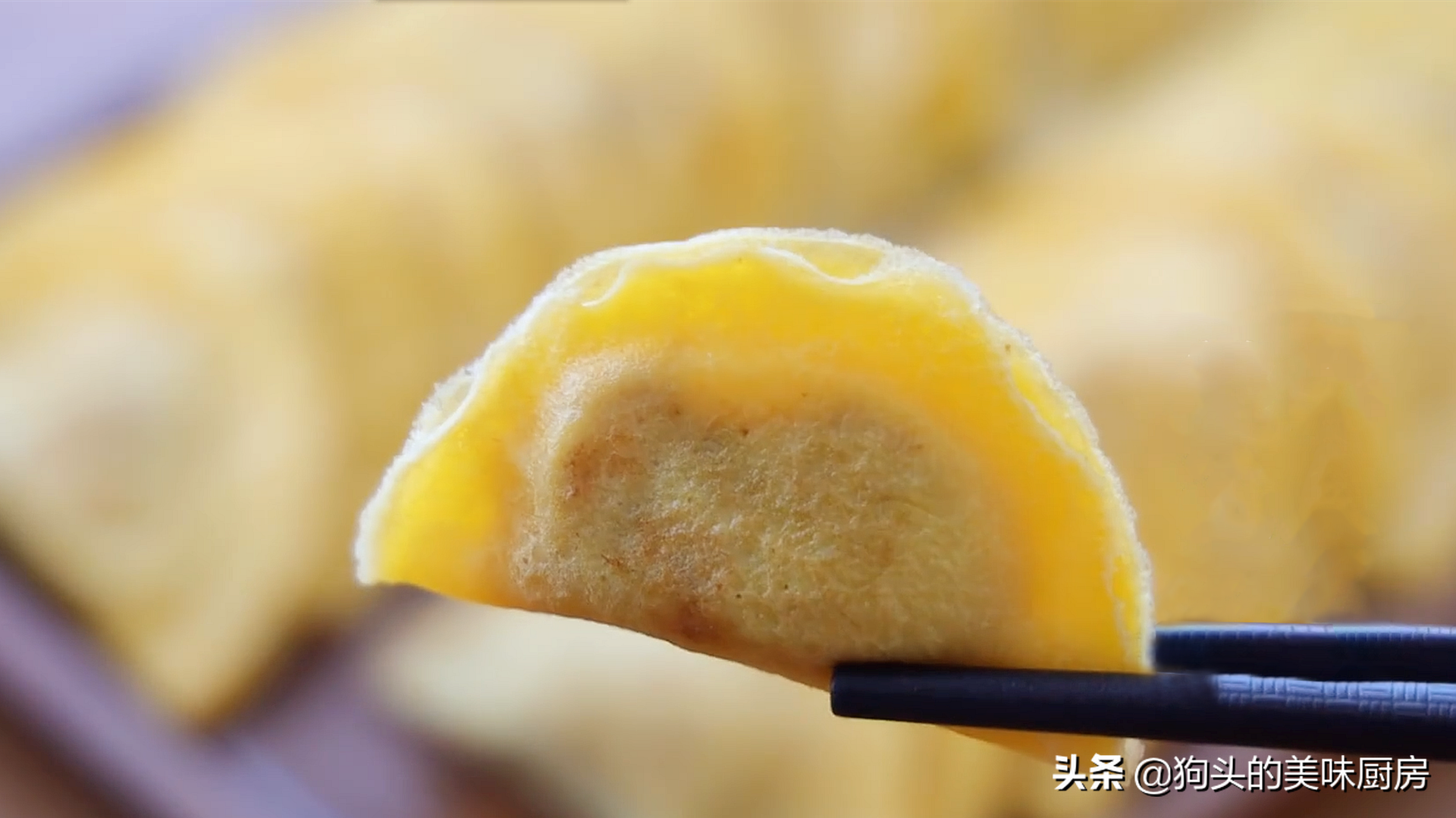 蛋餃用這個方法做，個個圓潤好看，簡單又方便，直接吃燉湯都可以