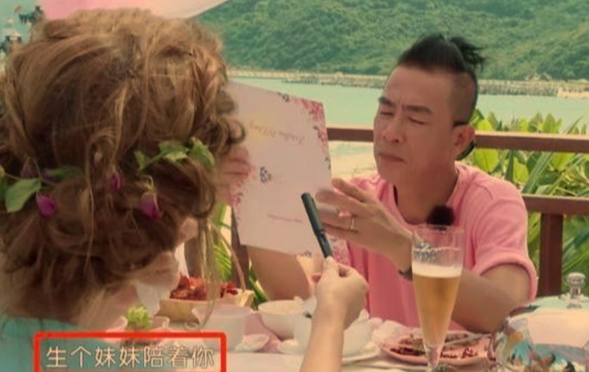 应采儿晒Jasper跳街舞画面，小小春暴风式长高，酷似陈小春