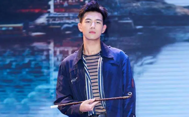 杨幂权益被侵犯还未果，李现又被盯上发文怒怼，网友：他们是有病