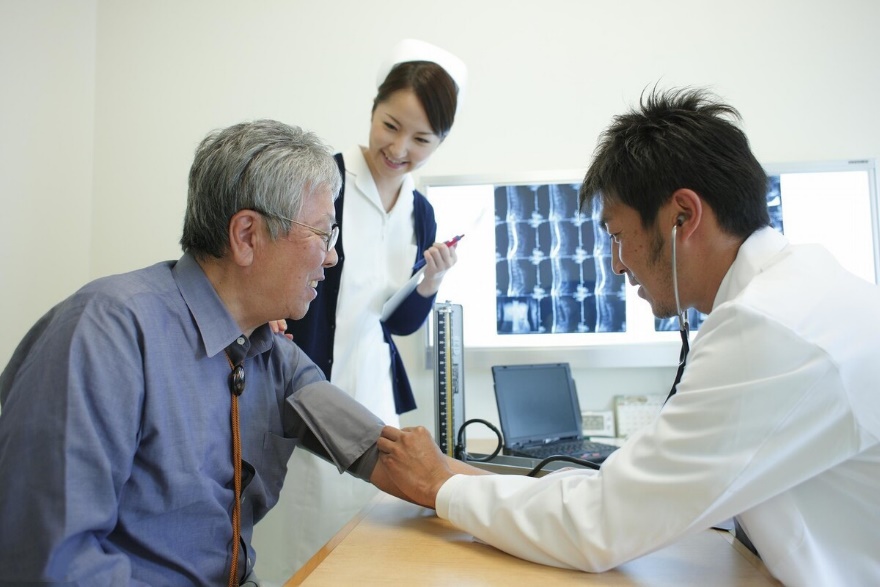 轉告家人：三種水果是胃病"加速器"，吃1次等於吃10個塑料袋