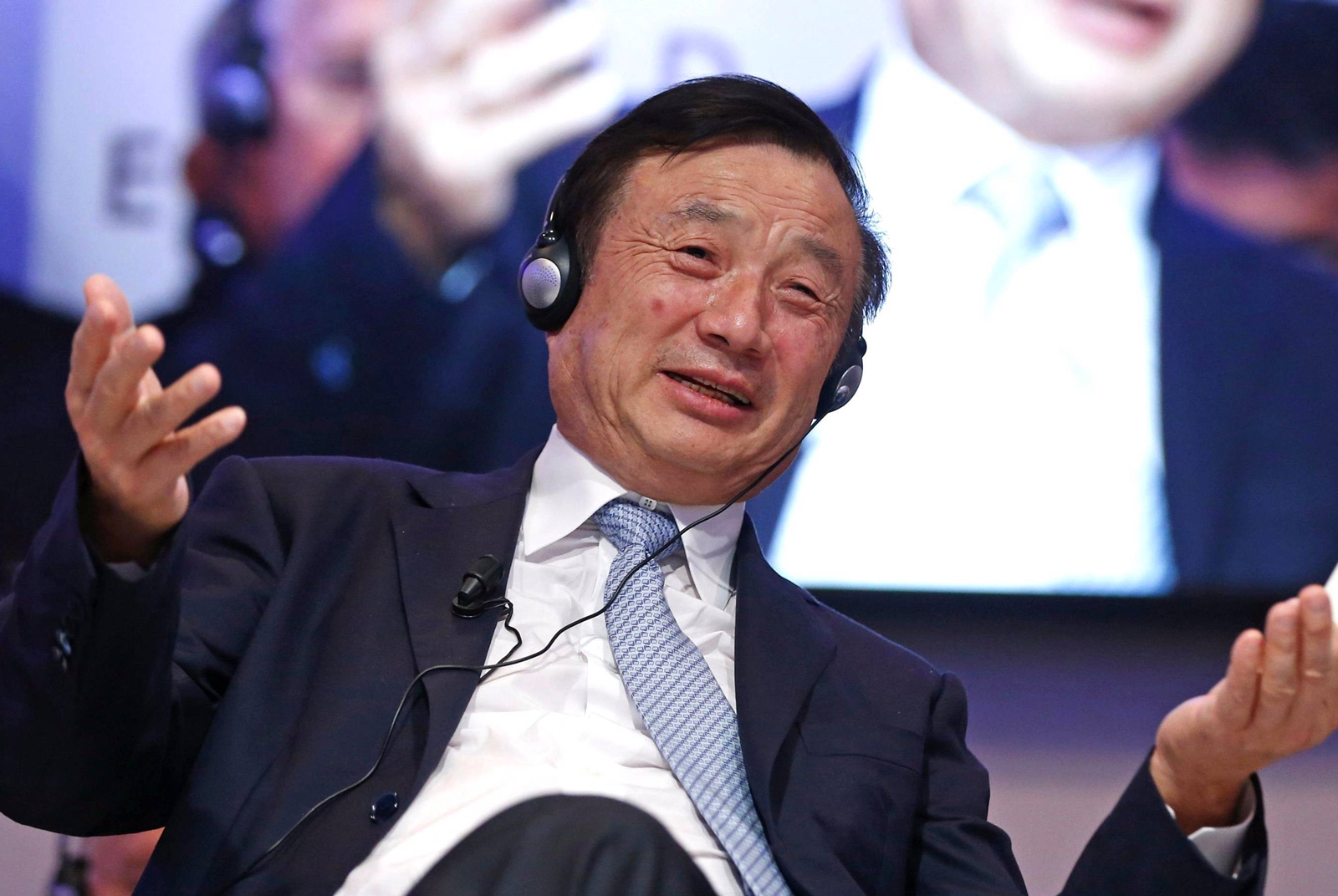 马斯克罕见怒怼华为，任正非干了啥？
