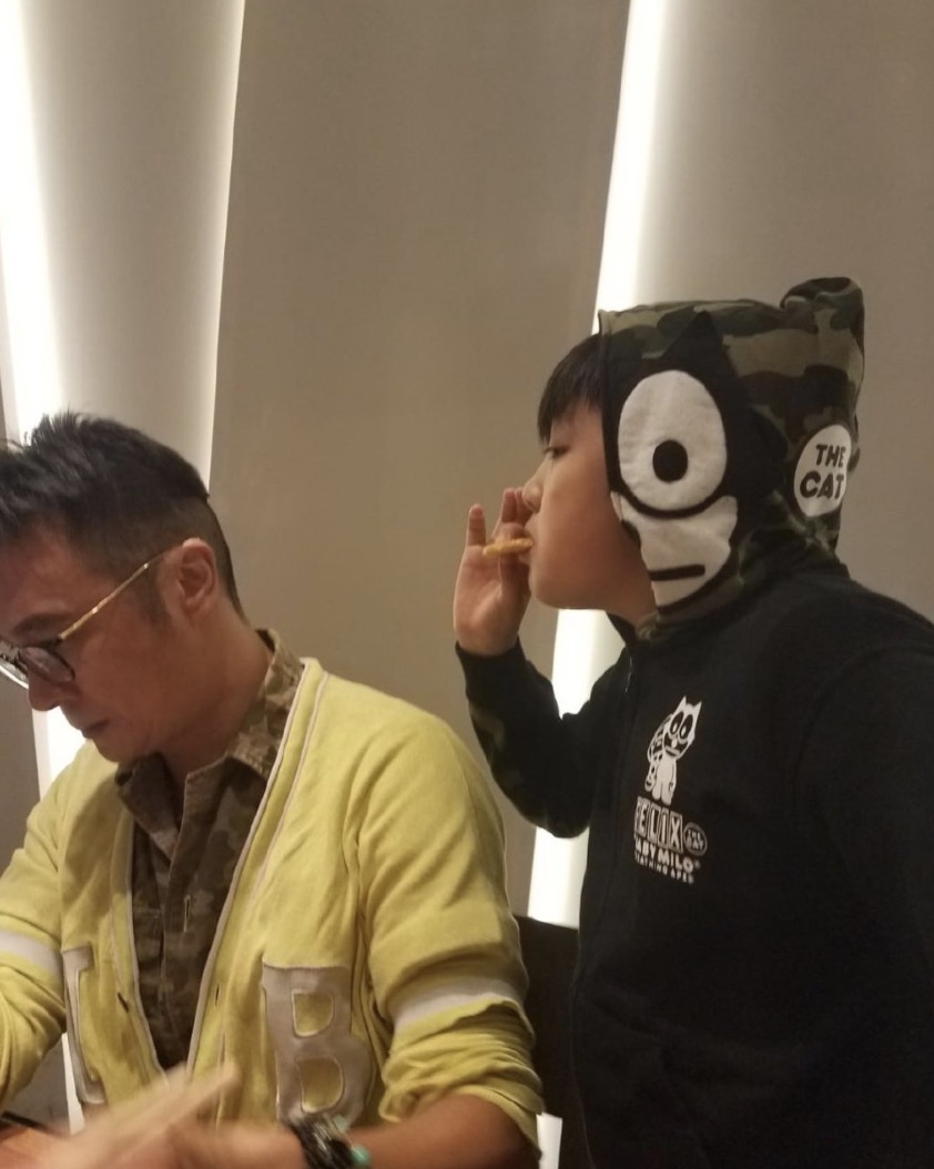 费曼骂吴镇宇丑遭贴吧拉黑，吴镇宇称干得好，被调侃“父慈子孝”