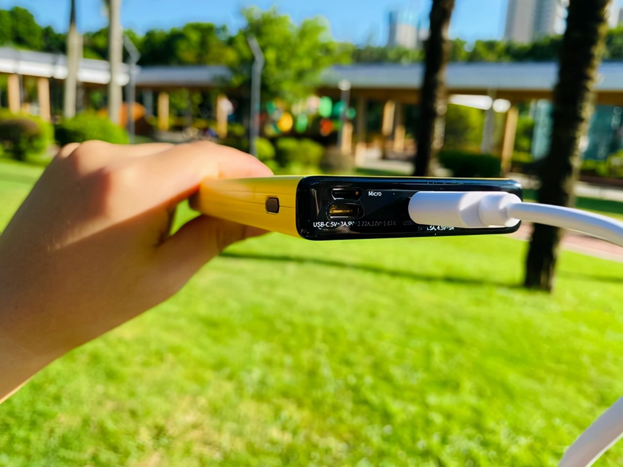 aigo A10S移动电源上手测评：买iPhone手机，最好备上它