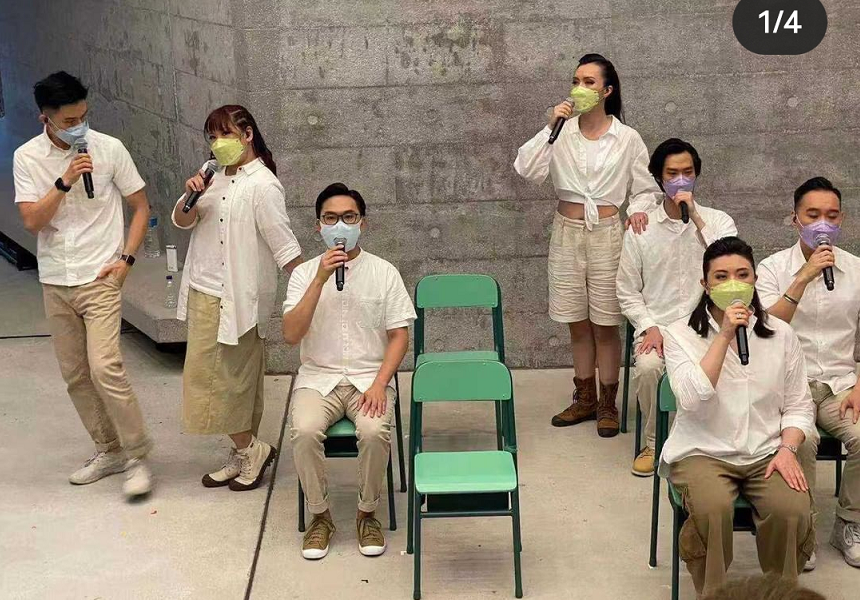 霍啟剛夫妻看音樂劇，郭晶晶罕穿仙女裙顯滄桑，常年跳水致細紋多