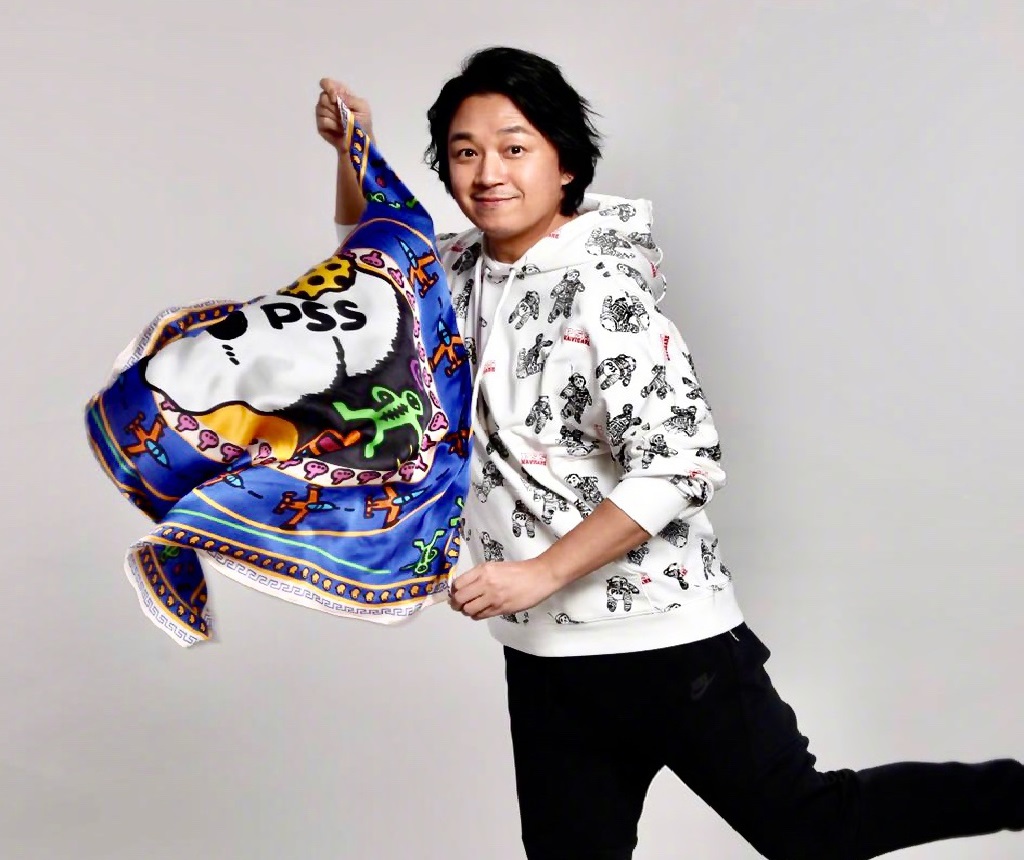 潘粤明发文父亲散步被车撞，十年绿叶衬红花，