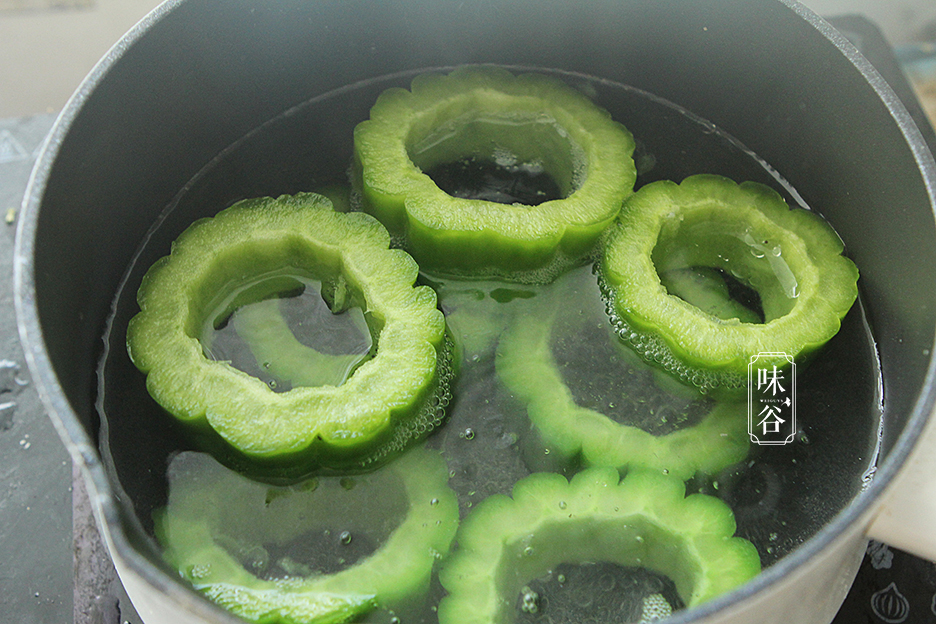 小滿後天氣熱，多給家人做這個吃，蒸一蒸澆上料汁，好吃還解暑