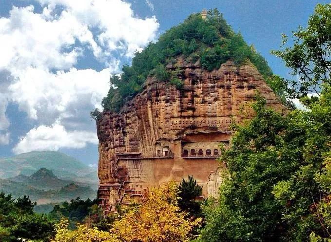 今天中午一点，打开央视看大美麦积山