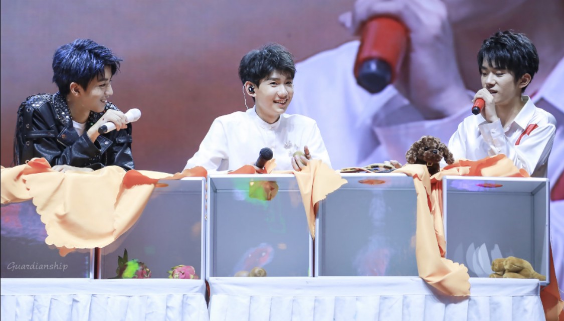 让我们来回顾一下TFBOYS的演唱会，有没有你认为的精彩瞬间呢？