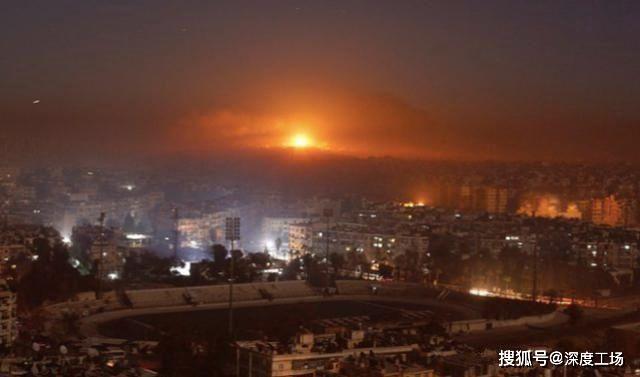 以色列轰炸专打痛处，伊朗真顶不住了：10万大军被迫从叙利亚撤退
