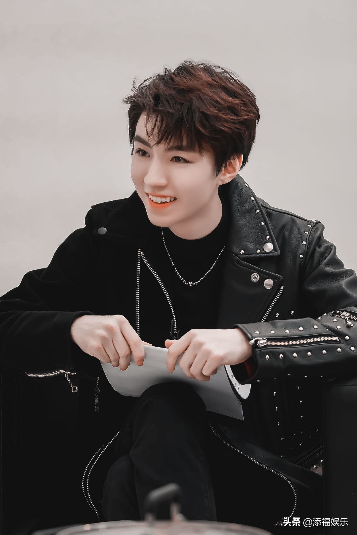 五个男生喜欢上同一女生咋办？王俊凯在线吃瓜